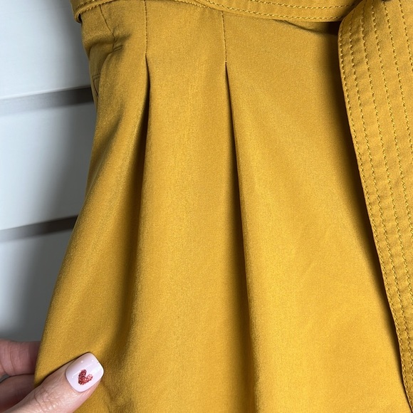 Athleta Skyline II Paperbag Waist Pleated Belted Shorts Size 8 Tuscan Gold - Picture 6 of 9